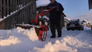Уборка снега мотоблоком Салют с отвалом