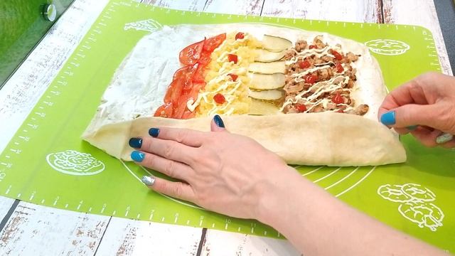 Вкуснейший горячий рулет из лаваша, просто и сытно.