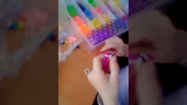 Как плести петушка(без станка,на рогатке)ч.1 смотреть онлайн