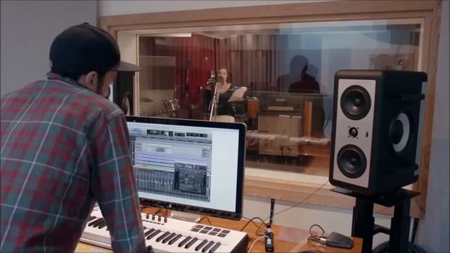 Emilia Clarke - "Rastafarian Targaryen" - Lyrics - Coldplay's "Game of Thrones: The Musical" смотреть онлайн