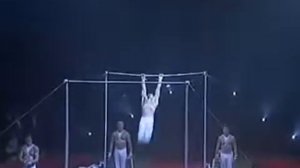 «Гимнасты на турниках с батутом», видео 5.  ukrcircus.com