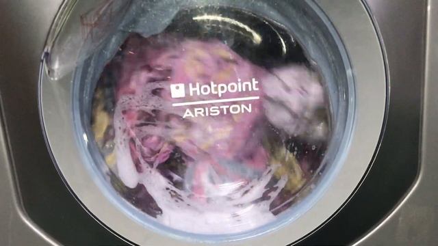 Hotpoint Aqualtis makes a comeback! Sudsy wash tumbles смотреть онлайн