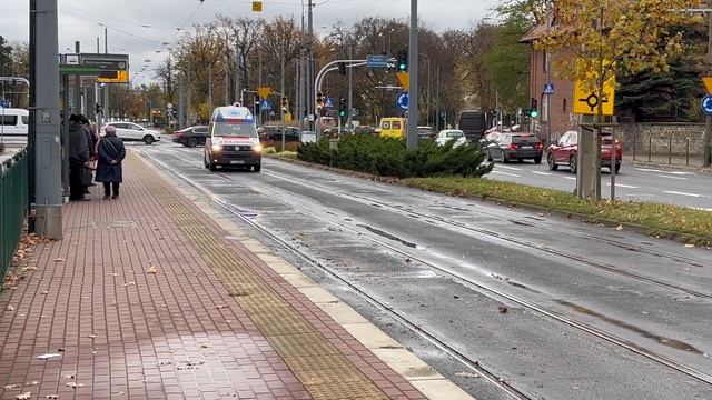 [HIT] [CIEKAWA KARETKA] Alarmowa mijanka ambulansu MB Sprinter I oraz VW T5 GP | Poznań смотреть онлайн