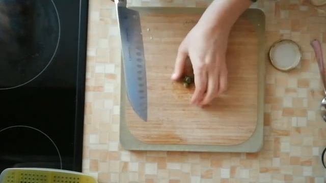 САЛАТ С НУТОМ И ВЯЛЕНЫМИ ПОМИДОРАМИ.