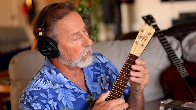 Johnny Marvin Airplane Tenor Ukulele смотреть онлайн