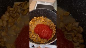 САЛАТ ИЗ ЛИСИЧЕК В ТОМАТЕ «ПО КОРЕЙСКИ»