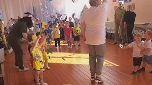 Праздник "День Космонавтики"
Финальная песня "Я, ты, он, она, вместе - целая страна, вместе - дружна