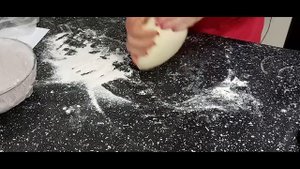 Тесто для чебуреков на минеральной воде.