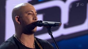 Ясмани Ангуло Сильва исполнил " Despasito " на голосе.