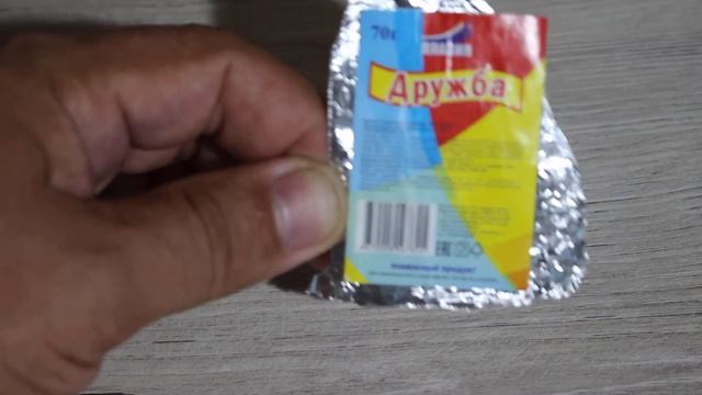 Пластмассовый плавленый сырок для еврейской закуски.