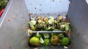 Ручная дробилка для яблок, ягод и овощей