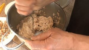 Чем кормить синичек?