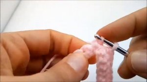 Лицевой рельефный столбик без накида крючком.Ровные края у изделия.