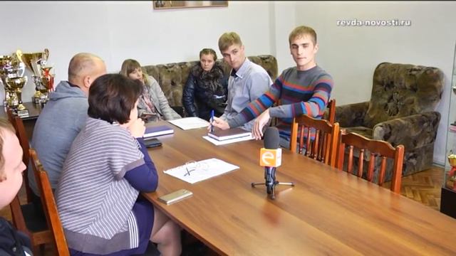 В Ревде пытаются договориться о тренировках юных футболистов в зале СК "Трубник" смотреть онлайн