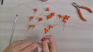 Гроздь рябины из полимерной глины. Мастер-класс