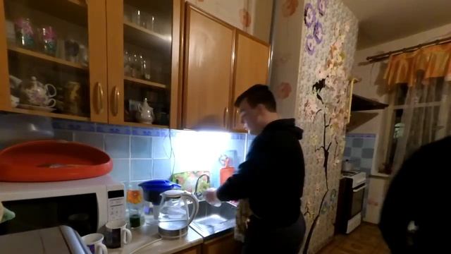 Когда друг каблук, а ты реальный пацан. смотреть онлайн