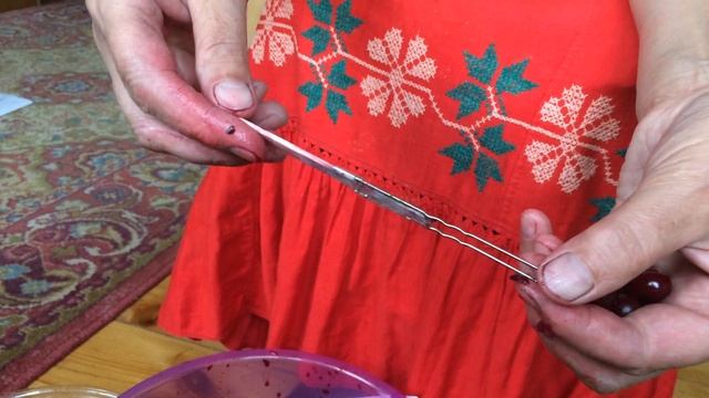 Очистка вишни от косточек шпилькой смотреть онлайн