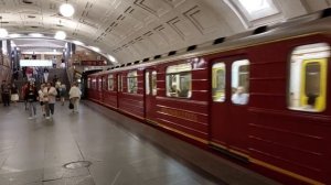 Отправление поезда "Красная Стрела" от станции метро Библиотека имени Ленина // 9 июля 2022 года