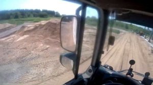 на фуре по песку/вид из кабины/