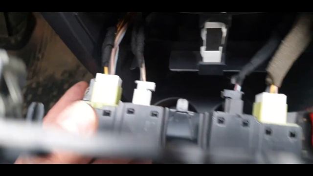 RENAULT SYMBOL / CLİO 4 HIZ SABİTLEMELİ DERİ DİREKSİYON VE FASILALI SİLECEK KOLU MONTAJI смотреть онлайн