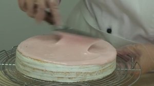 Красивый торт за 5 минут, 3 варианта украшения торта готовым декором