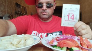 ОБЖОР ВАРЕНИКИ с картошкой/МУКБАНГ салат из помидоров и огурцов