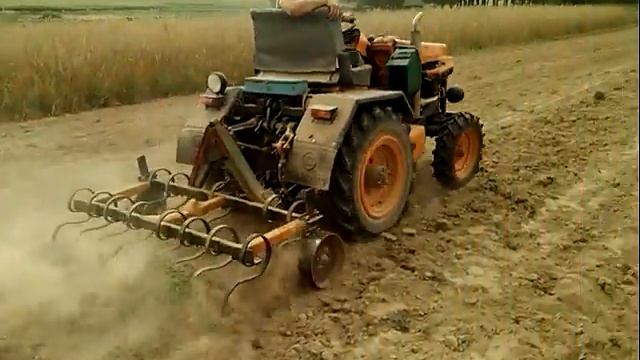 культивация почвы\ самодельным трактором