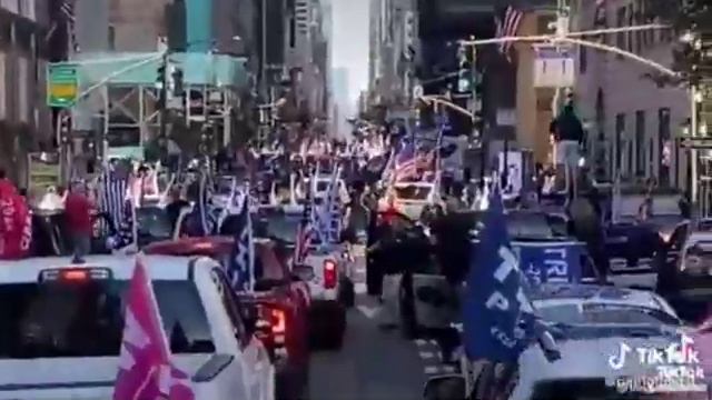В Нью-Йорке у башни Трампа собираются активные граждане