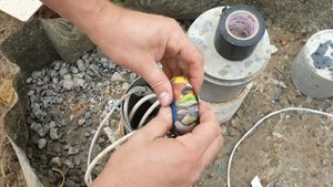 Водонепроницаемая муфта своими руками. Из пластелина. Подключение кабеля в воде!