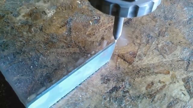 Резка очень толстого стекла водой! смотреть онлайн