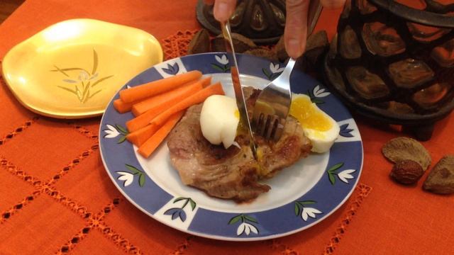 Стейки из свинины с яйцом пашот смотреть онлайн