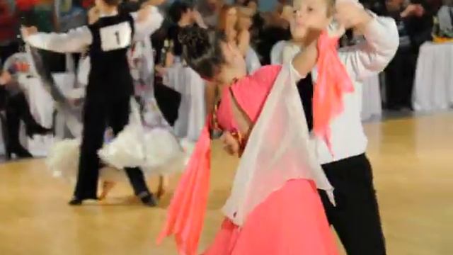 Битяев Ефим Липатникова Полина Медленный Вальс.AVI смотреть онлайн