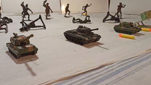 Атака на аэродром большими солдатами