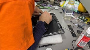 Чистка клавиатуры после залития MacBook Pro 14 A2442 2021