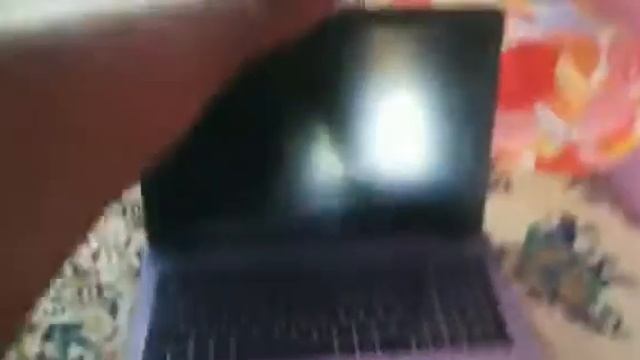 Opening laptop with one hand смотреть онлайн