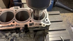 Запчасти в работе: Гильзовка блока двигателя 2.4л бензин G4KJ от Hyundai и Kia