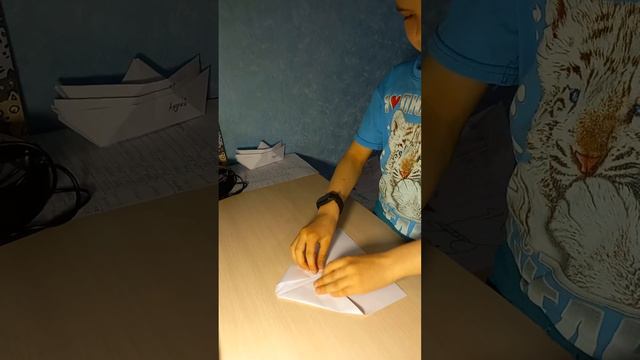 Советую! Простой самолётик! Может сделать каждый! Если понравилось поставь лайк!