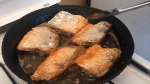 Как пожарить рыбу кефаль. Kefal baliqinin qizartmasi