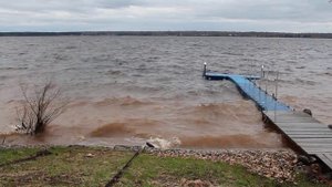 Сильный ветер на озере Волго, рыбалка, плавучая пристань