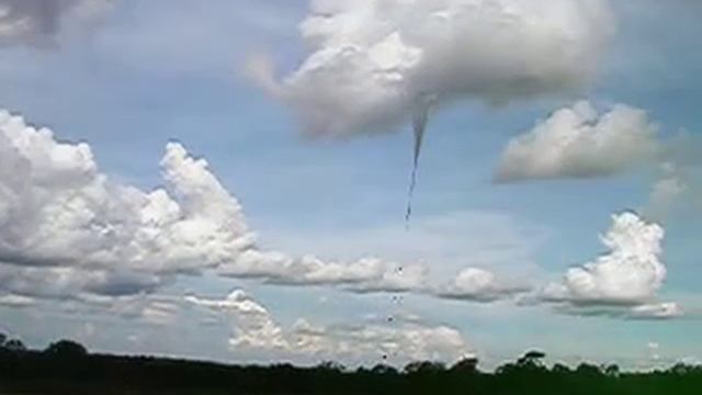 Launch of a Zodiac 10ZL balloon during HIBISCUS campaign (2004) смотреть онлайн
