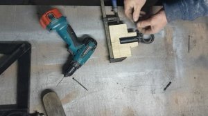 Токарный станок по дереву из дрели.Wood lathe from a drill .