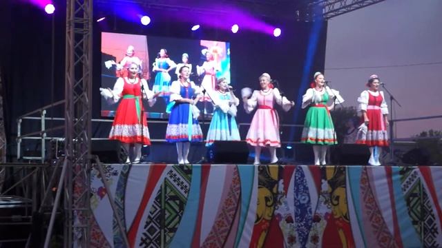 Народный ансамбль русской песни "Тарантасик" - Куст рябиновый; Ах, гармонь, играй, играй