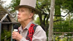 Цилиндром на солнце сверкая