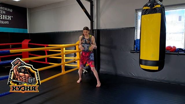 Идеальная стойка в боксе. Бокс техника ног. Постановка ног бокс. Бокс упражнения для начинающих. смотреть онлайн