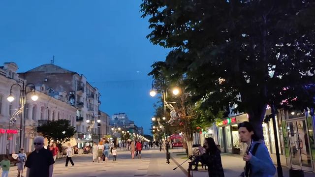 Can't help falling in love. Элвис Пресли. Вечерний Саратов. Атмосфера. Музыка улиц. 11 июня 2021 г.