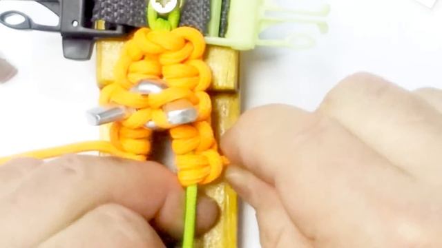 Как плести Брутальный браслет. How to make a Brutal Paracord Bracelet. смотреть онлайн