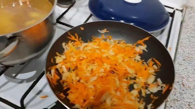 Готовим картофельный суп в командировке / стремная кухня смотреть онлайн