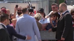  #KristenStewart stops to greet fans on her way to the #VeniceFilmFestival press conference