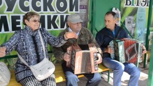 Сквер гармонистов г Орла Частушки, пляска под гармонь