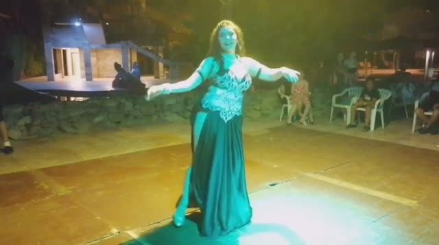 Египет 2021.Красивая девушка танцует под восточную музыку. Танец живота.Танцовщица. Канал Тутси Влог